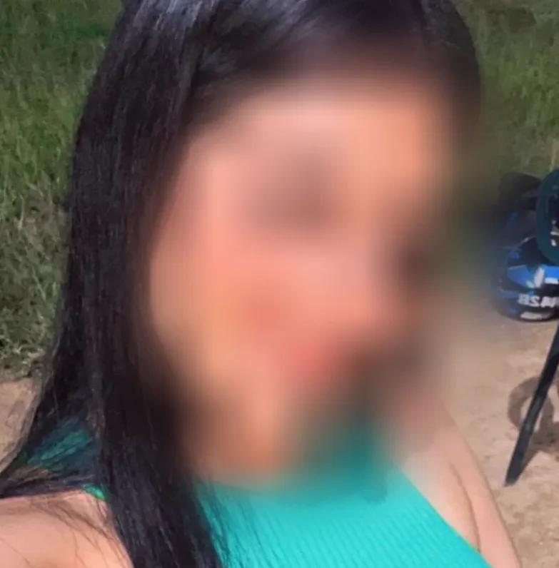 Amira, 20