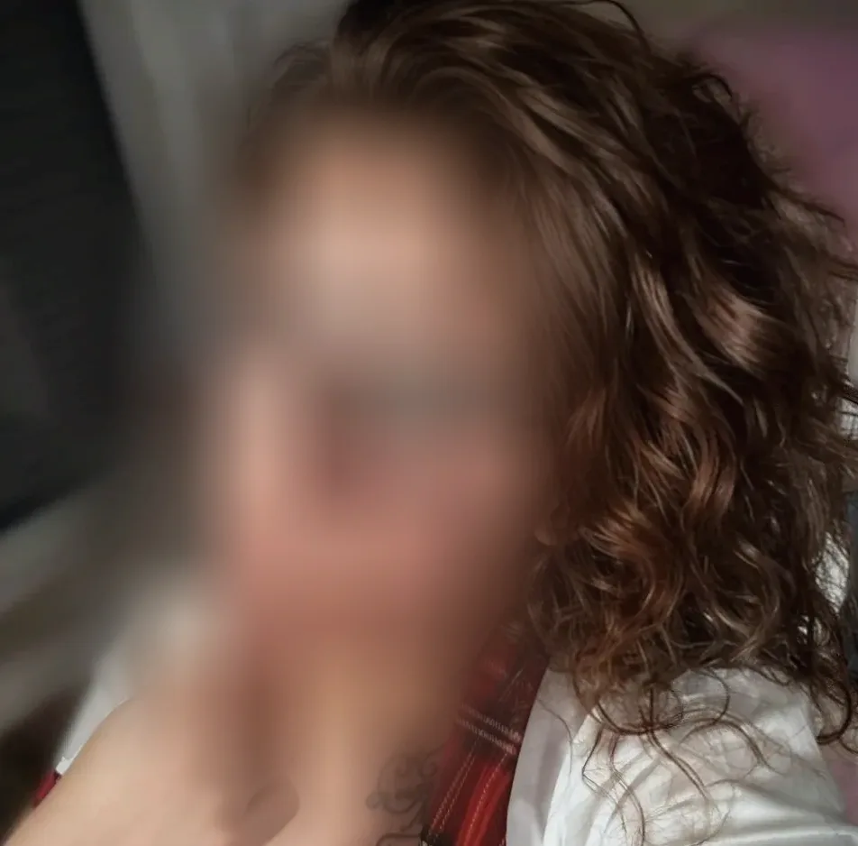 Amira, 37