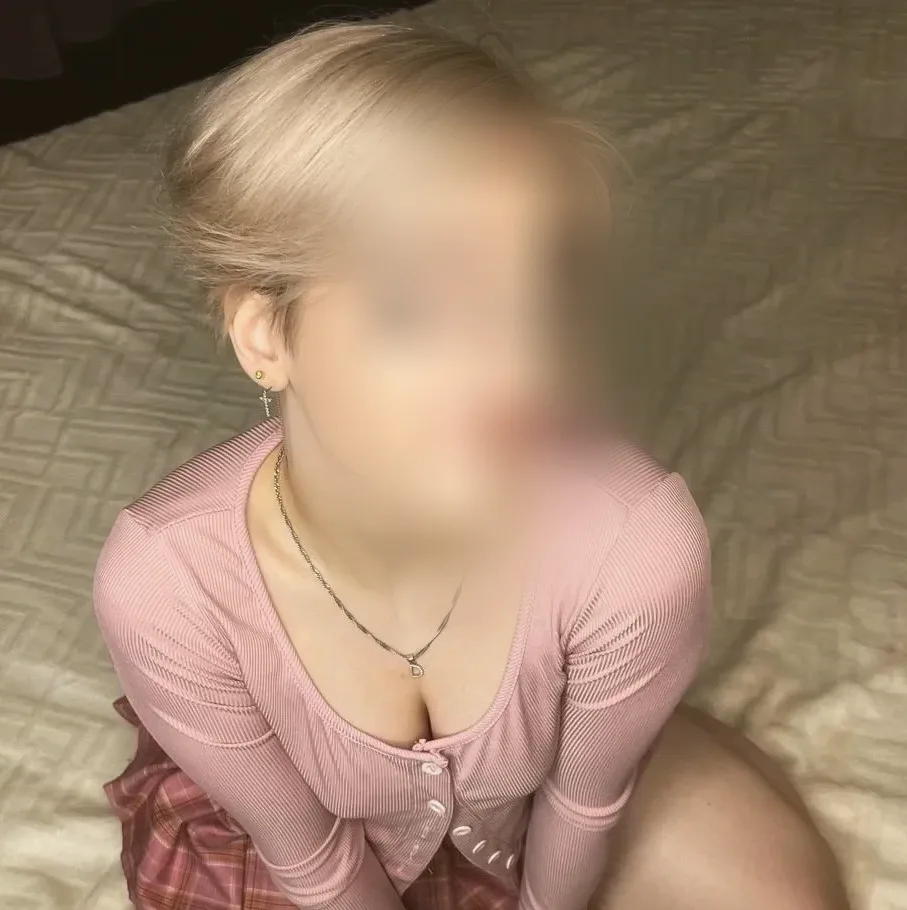 Caitlin, 20