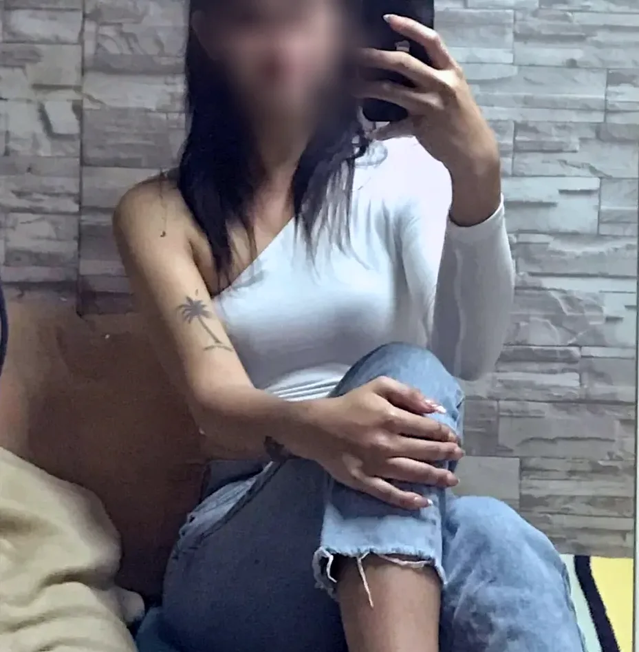Natalie, 32