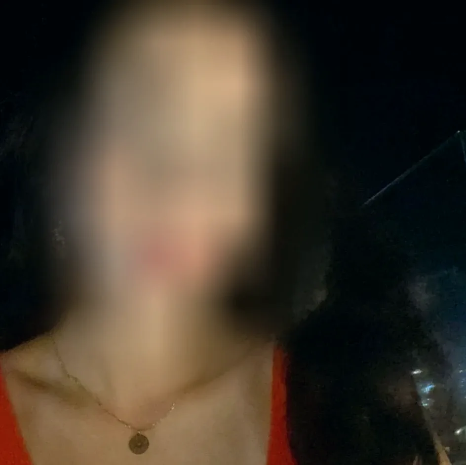 Roisin, 23