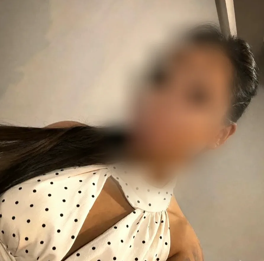 Sinead, 25