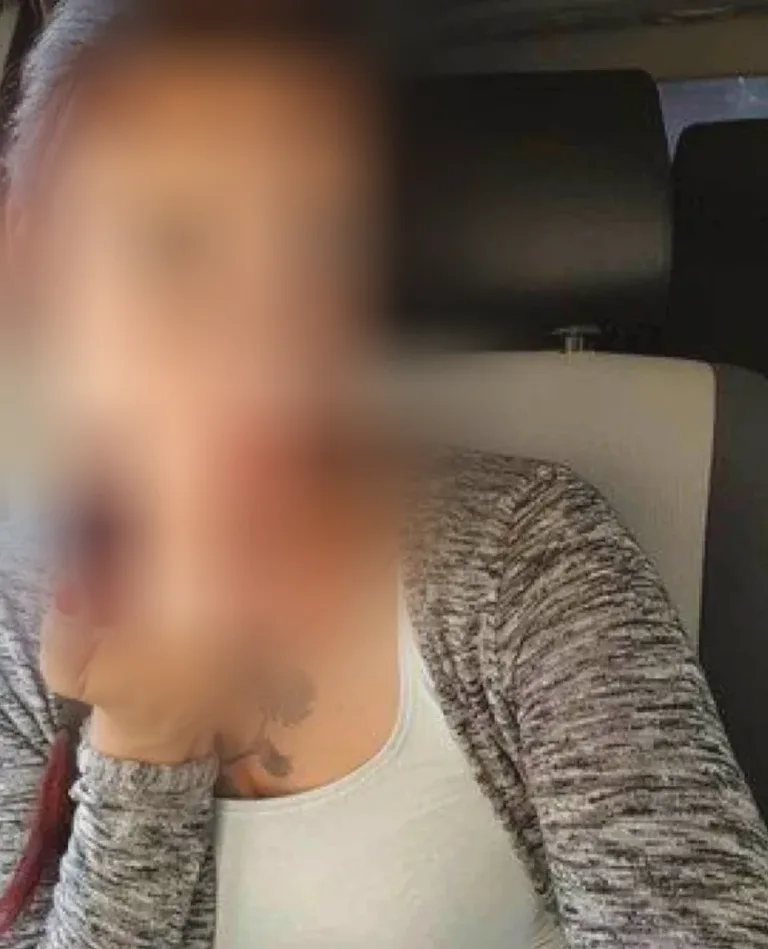 Zoe, 39